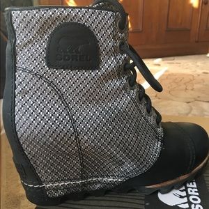Sorel Wedge Boots Black & White Size 8